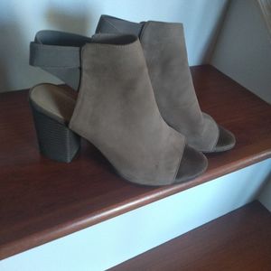 Kenneth Cole Reaction Fridah Fly heeled booties
